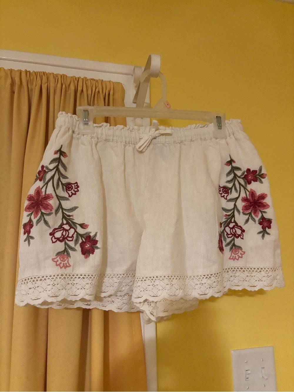 Universal Thread White High-Waist Linen-Blend Shorts with Pink Floral Embroidery